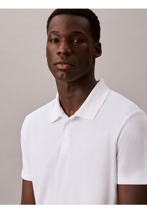 Polo Blanco Con Tecnología Interlock Calvin Klein