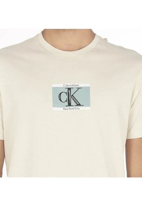 Camiseta Beige Sport Con Mini Monograma Calvin Klein