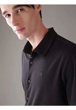 Camisa Negra Manga Corta De Tejido Interlock Suave Calvin Klein
