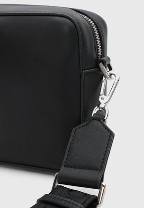 Bolso Calvin Klein Must Negro