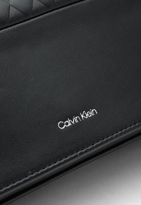 Bolso Manos Libres Calvin Klein Mini Quilt Negro