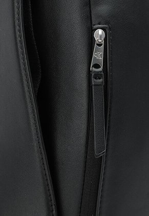 Morral Calvin Klein  Negro
