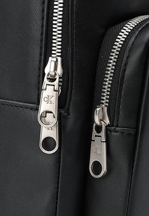 Morral Calvin Klein  Negro