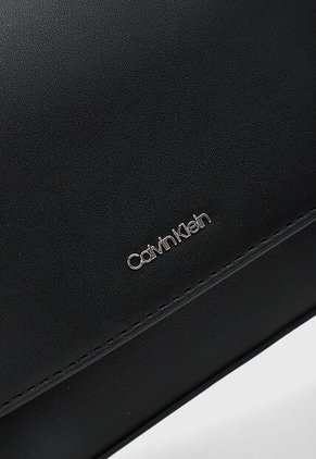 Bolso Calvin Klein Negro