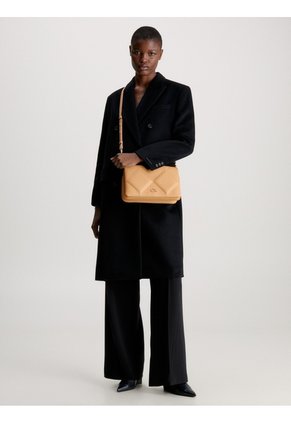 Bolso Beige De Hombro Clutch Acolchado Calvin Klein