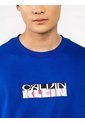 Camiseta Azul Con Gráfico De Logo En Bloque Calvin Klein de Calvin Klein