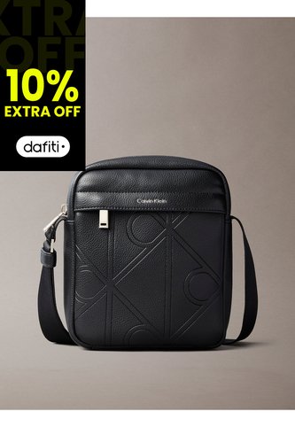 Bolso Negro Reporter Con Textura Integral De Emblema Calvin Klein Calvin Klein