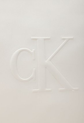 Bolso Calvin Klein Marfil