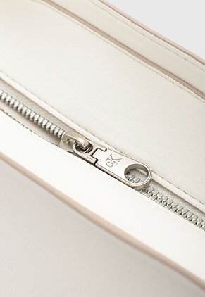 Bolso Calvin Klein Marfil