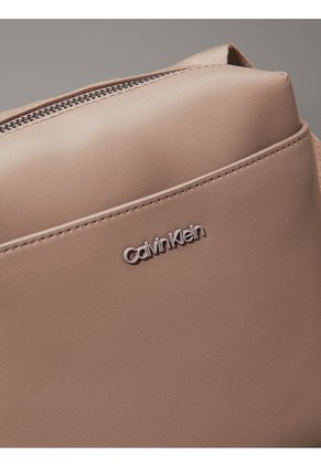 Bolso Gris Reporter Cuadrado Calvin Klein