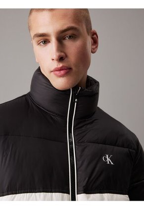 Chaqueta Blanca Acolchada Con Insignia Calvin Klein