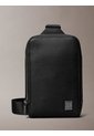 Bolso Negro Sling Con Emblema Calvin Klein de Calvin Klein