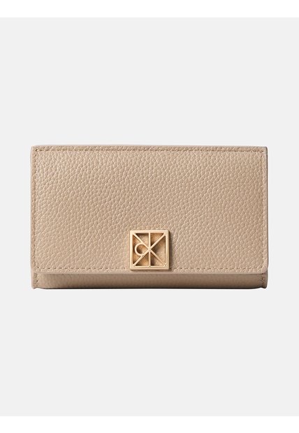 Tarjetero Beige De Cuero Texturizado Con Emblema Calvin Klein