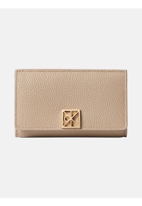 Tarjetero Beige De Cuero Texturizado Con Emblema Calvin Klein