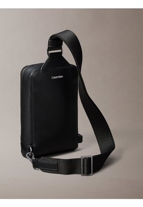 Bolso Negro Sling Con Emblema Calvin Klein