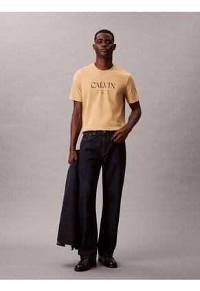 Camiseta Amarilla Con Gráfico De Logo Calvin Klein