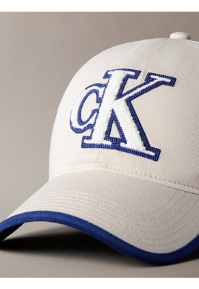 Gorra Beige Con Logo De Felpa Calvin Klein