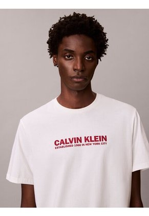 Camiseta Blanca Con Estampado De Logo Calvin Klein