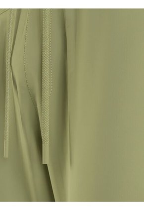 Bermuda Verde Con Cinta Distintiva En Los Laterales Calvin Klein