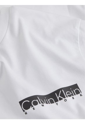 Camiseta Blanca Con Logotipo En Caja Calvin Klein