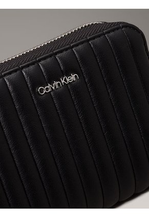 Billetera Negra Acolchada Con Cremallera En El Contorno Calvin Klein