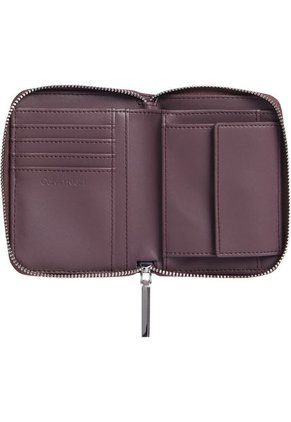 Billetera Vino Acolchada Con Cremallera En El Contorno Calvin Klein