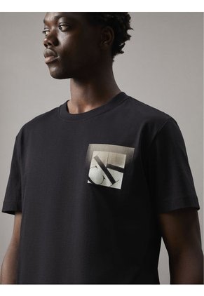 Camiseta Negra Suave Con Monograma En Caja Calvin Klein