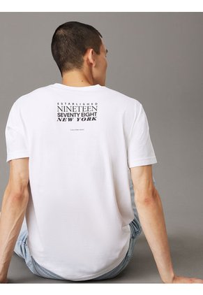 Camiseta Blanca Con Logo En La Parte Trasera Calvin Klein