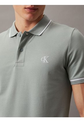 Polo Verde Slim Con Ribete En Contraste Calvin Klein