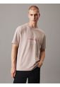 Camiseta Beige Con Monograma Calvin Klein de Calvin Klein