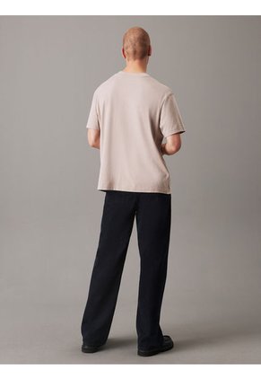 Camiseta Beige Con Monograma Calvin Klein