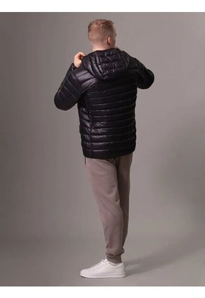 Chaqueta Negra Acolchada Con Capota Calvin Klein