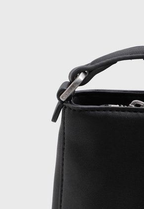 Bolso Manos Libres Negro Calvin Klein