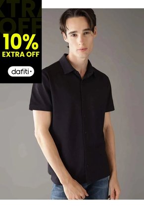 Camisa Negra Manga Corta De Tejido Interlock Suave Calvin Klein
