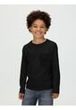 Camiseta Negra De Manga Larga Con Bolsillo En El Pecho Calvin Klein de Calvin Klein