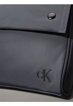 Bolso Azul Cruzado Ultralight Con Solapa Calvin Klein