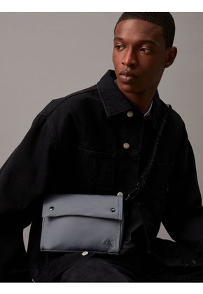 Bolso Azul Cruzado Ultralight Con Solapa Calvin Klein