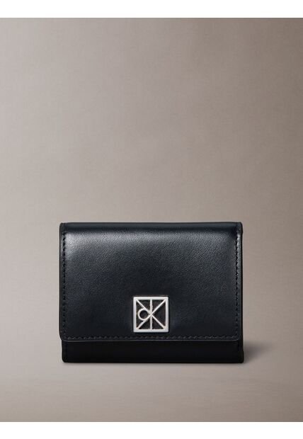 Billetera Negra De Plegado Triple De Cuero Con Logo Monograma Emblemático Calvin Klein