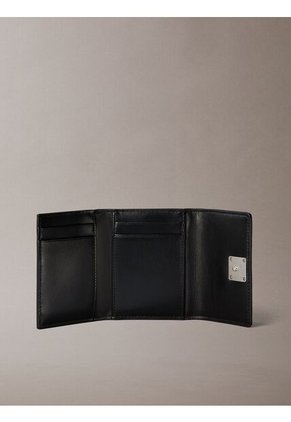 Billetera Negra De Plegado Triple De Cuero Con Logo Monograma Emblemático Calvin Klein