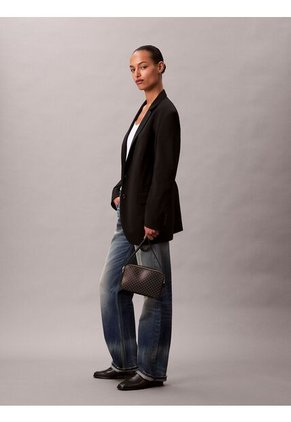 Bolso Negro Cruzado Con Logo Monograma En Todo El Artículo Calvin Klein