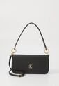 Bolso Negro De Hombro Minimal Monograma Calvin Klein de Calvin Klein