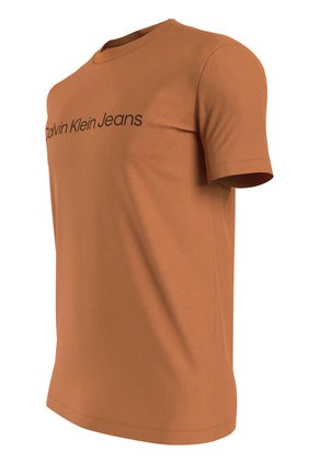 Camiseta Con Logo En El Pecho Hombre Chocolate Calvin Klein