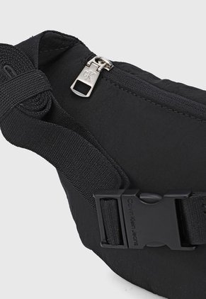 Canguro Negro-Blanco Calvin Klein