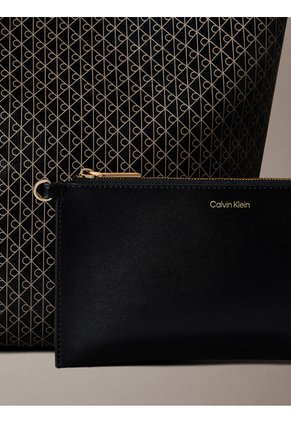 Bolso Negro Mediano Con Estampado De Emblema Y Bolsillo Interior Calvin Klein