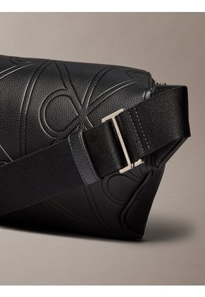 Canguro Negro Con Relieve Integral De Emblema Calvin Klein