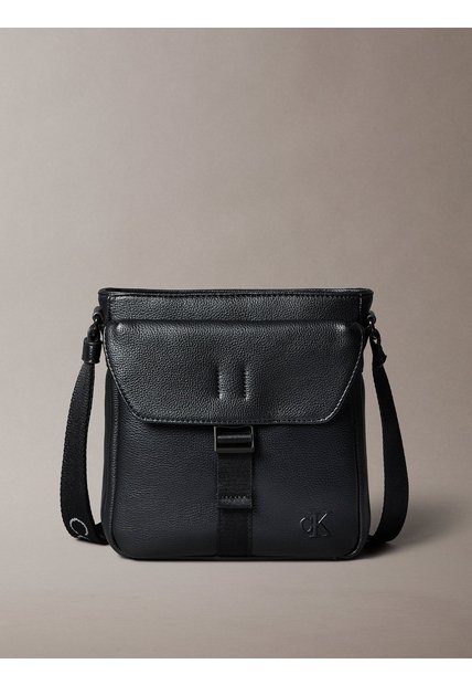 Bolso Negro De Vuelo Con Correa Webbing Calvin Klein