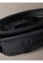 Bolso Negro De Vuelo Con Correa Webbing Calvin Klein de Calvin Klein
