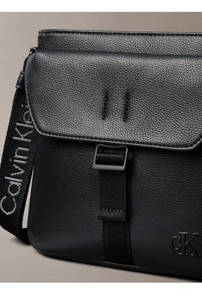 Bolso Negro De Vuelo Con Correa Webbing Calvin Klein