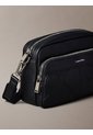 Bolso Negro Camera Con Textura De Emblema Calvin Klein de Calvin Klein