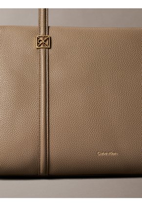 Bolso Beige Tote Con Emblema Calvin Klein